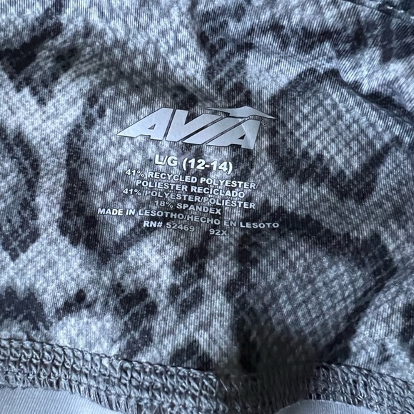 Women’s Large Avia Gray Snake Print Leggings NWT - Picture 4 of 8